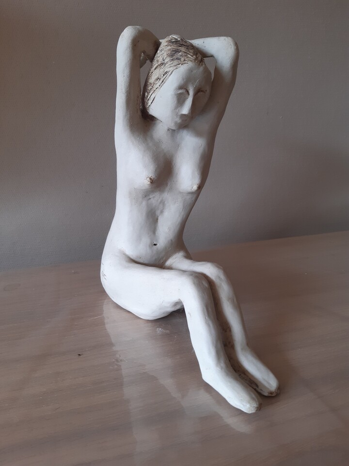 Zittende vrouw 2