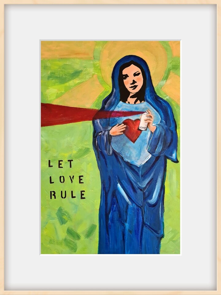 Mother Mary spraying love♡