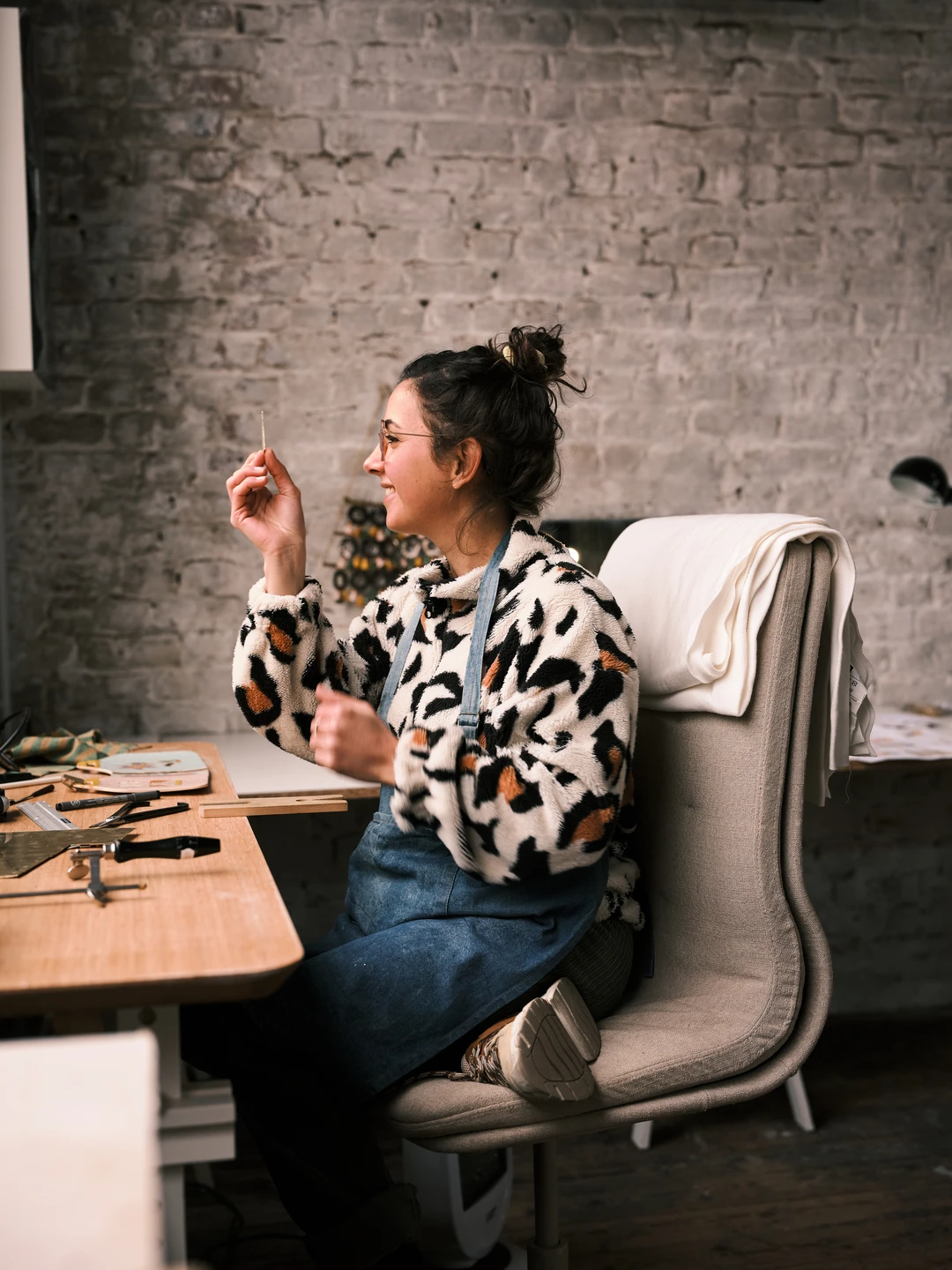 Denise Hermo in haar atelier, foto door Josefien Tondeleir