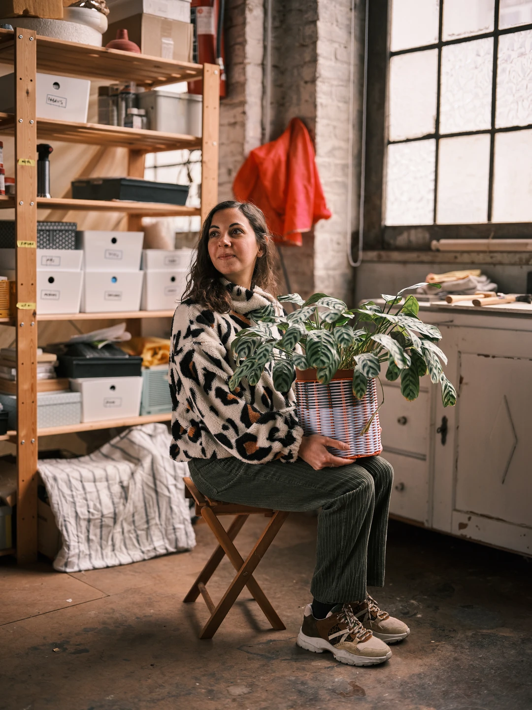 Denise Hermo in haar atelier, foto door Josefien Tondeleir