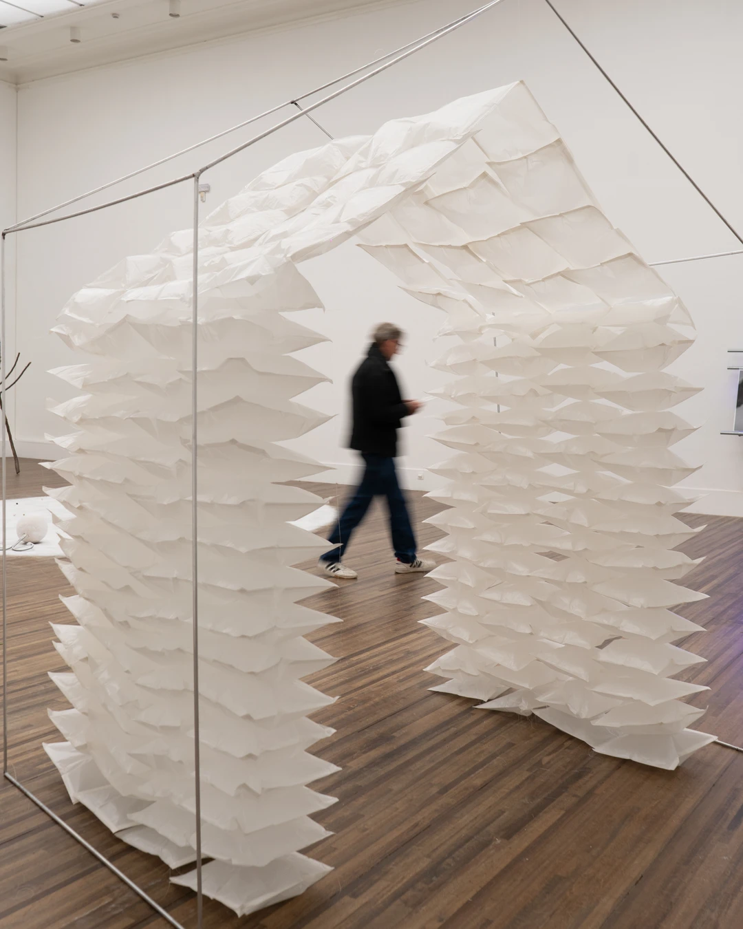 Driedee in Kunsthal Mechelen, foto door Sahar Khosravi